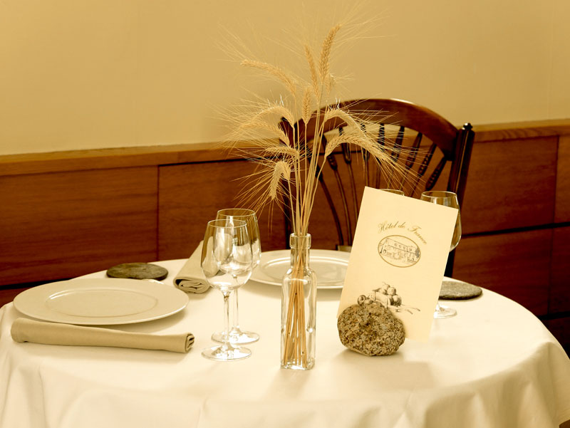 table--restaurant-hotel-de-france